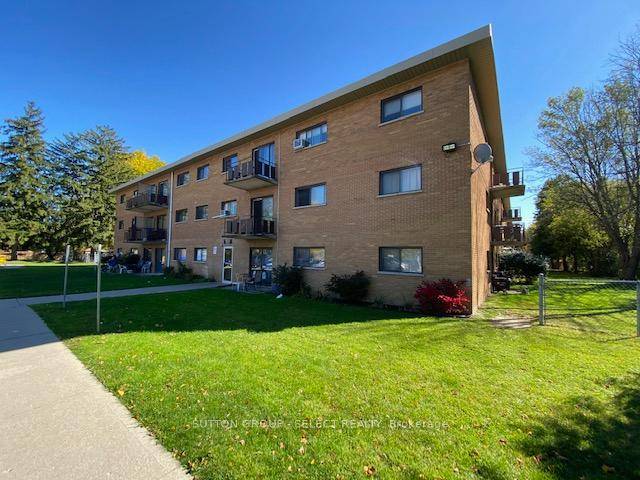 Renovated 2 bedroom end unit on the 2nd floor, overlooking the grass area nice view !