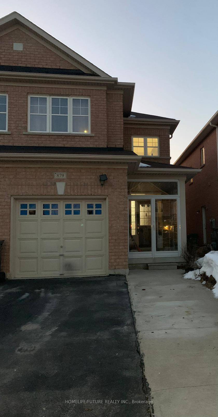 Renting Upper Unit. Excellent Location, 3 Bed Rooms, Large Master Bedroom, Coffered Ceiling, 9 Foot Ceiling, Close To 401, 403, Heartland, Sq1, Bus Stop, Go Erindale, Best Schools Sherwood Mills ...