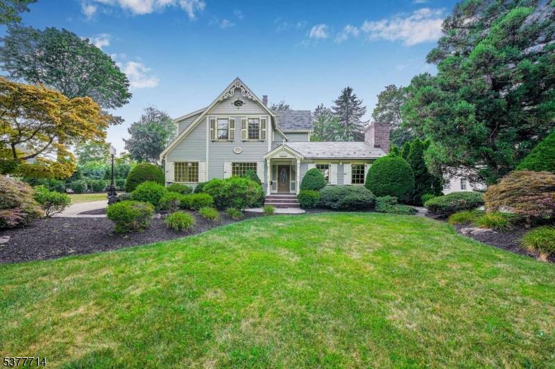 Lovingly restored 1890s Victorian set on a.