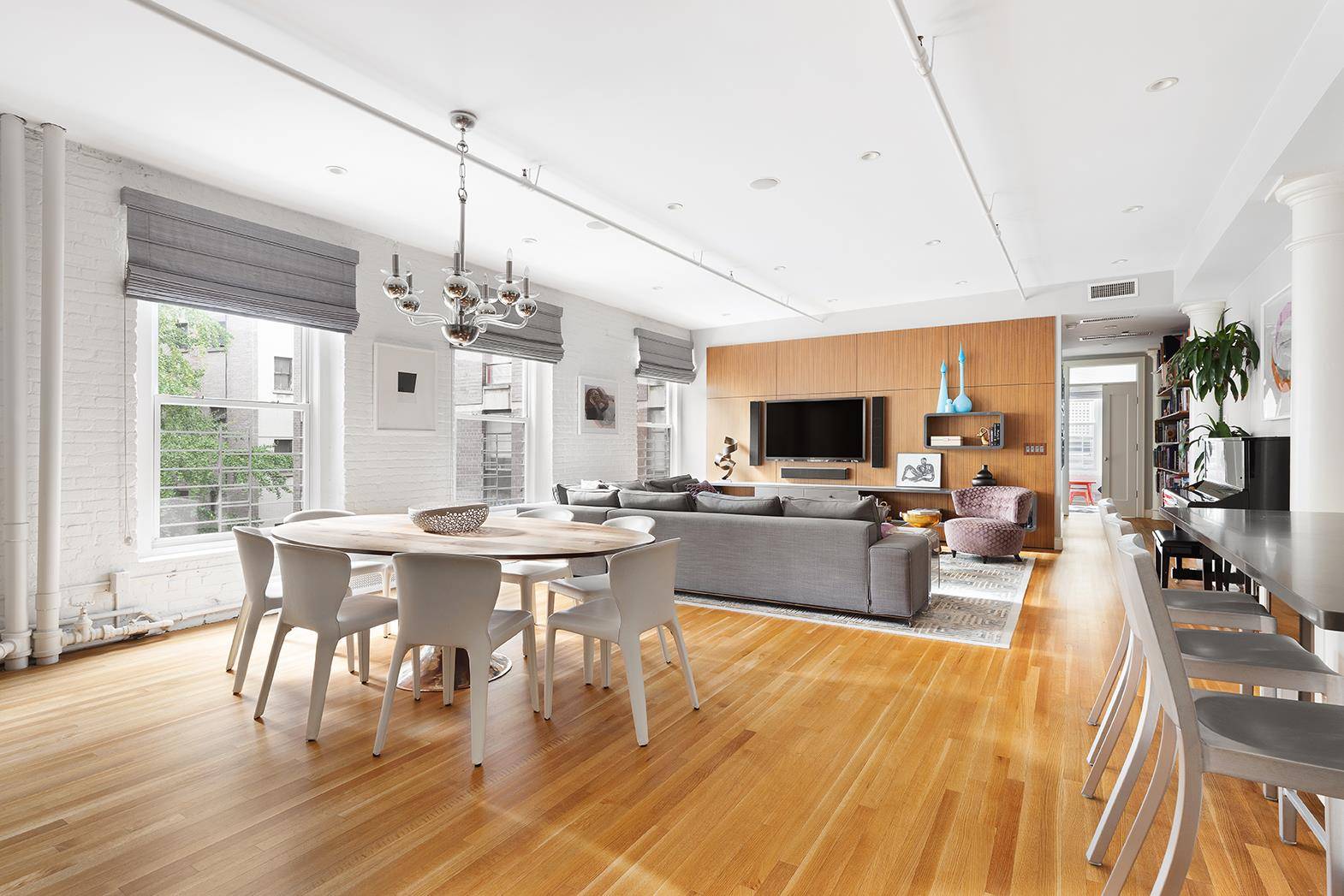 MOVE IN READY ! Rarely available 4 bed LOFT w 10' ceiling in Greenwich Village !