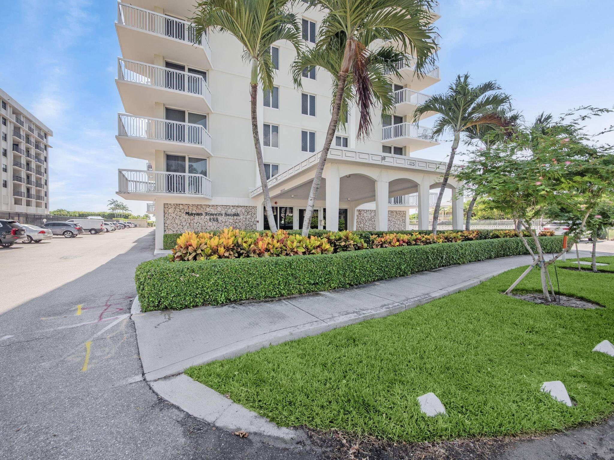 Welcome to your seaside retreat in the heart of Palm Beach Shores one of the most charming and sought after communities in Palm Beach County.