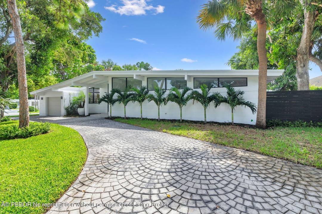 Mid century modern architecture at its best !