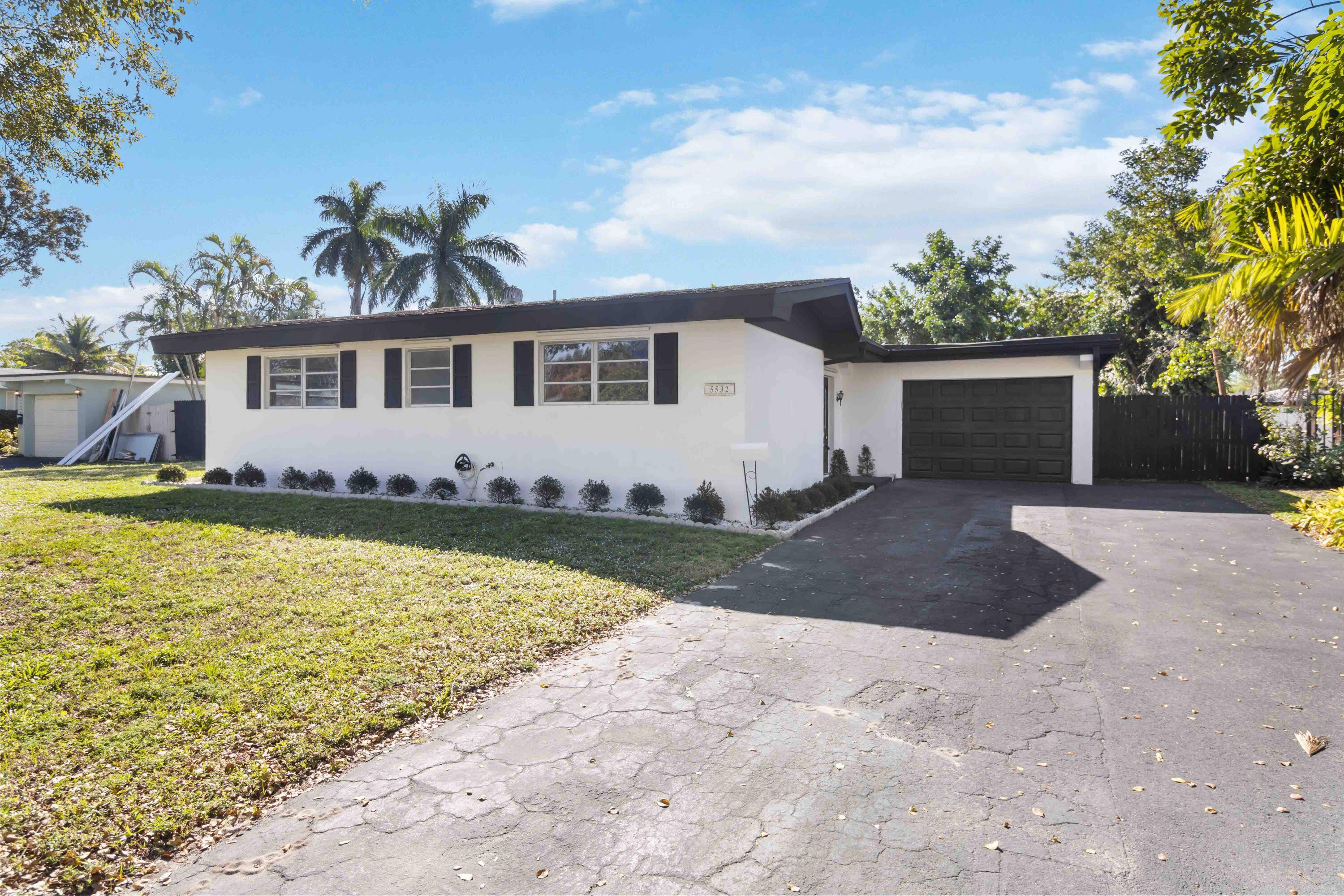 Nestled in the highly sought after Plantation Park community, this stunningly remodeled single family home offers the perfect blend of luxury, comfort, and convenience.