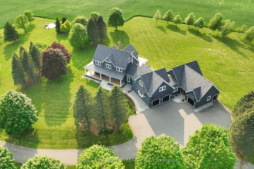 Luxury, comfort amp ; country living !