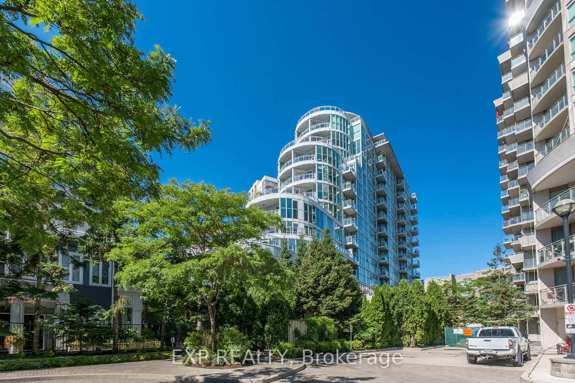 Welcome to a 2 bedroom, 2 bath Players club condo that rarely comes up for sale ; a H U G E 1631 sq.