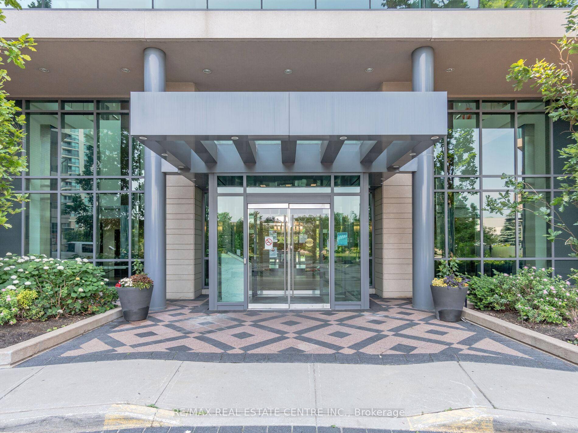 Stunning 2 Bedroom Condo Situated in Highly Desirable One Sherway Residences.