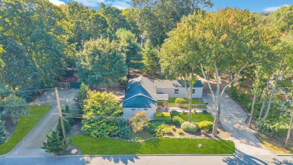 Don't miss this 2 unit home on an expansive.