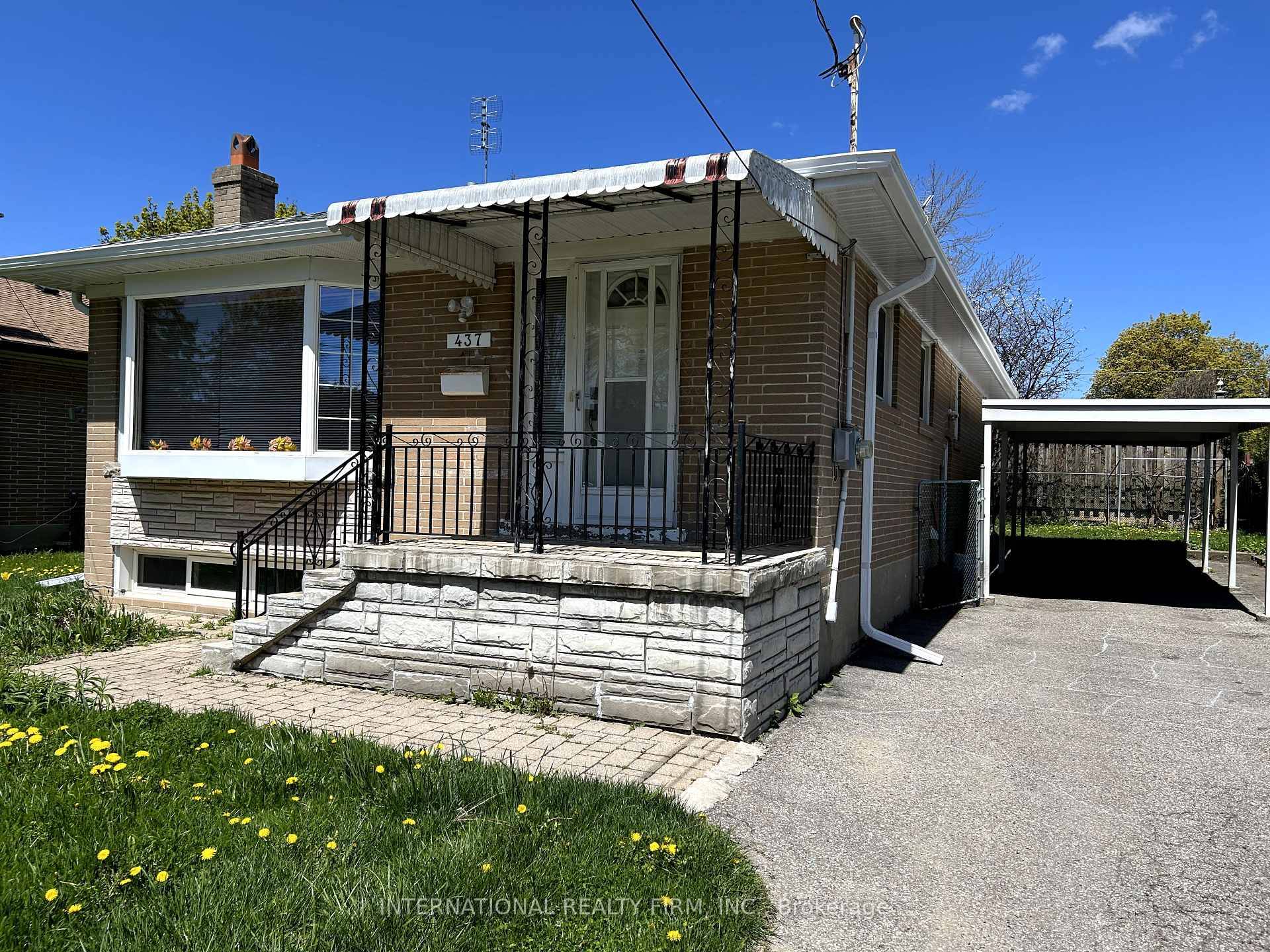 Spacious Sun Filled 3 Bedroom Home Main Floor In A Fabulous Neighborhood, New Laminate Floor, Fresh Paint, LED Track Lights, Mirrored Closet, Large Bedrooms, Access To Backyard, Vegetable Garden, Cherry ...