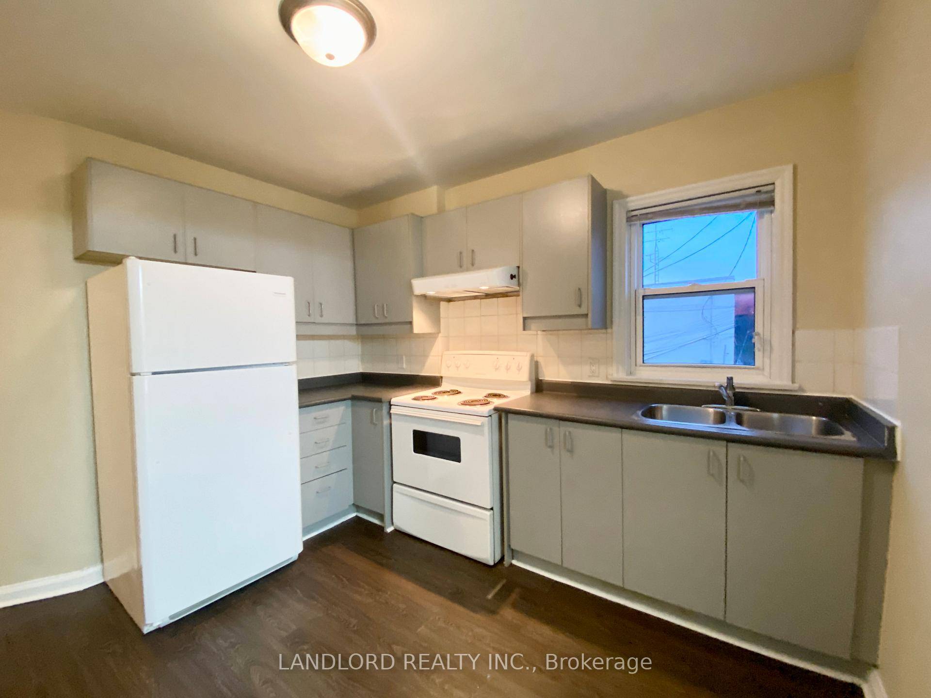 Enjoy A Carefree Tenancy In This Professionally Managed 1 Bedroom 1 Bathroom Suite.