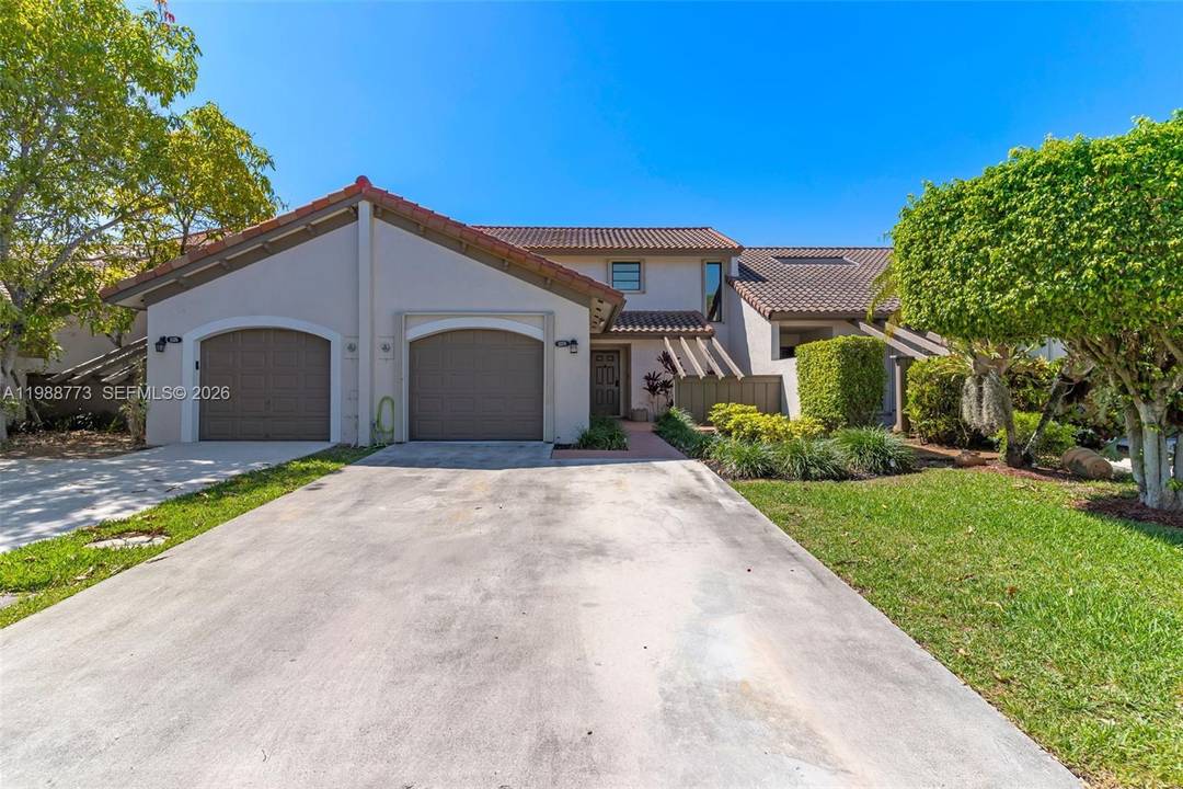 Welcome to Kings Court, a beautiful gated community with meticulously manicure grounds.