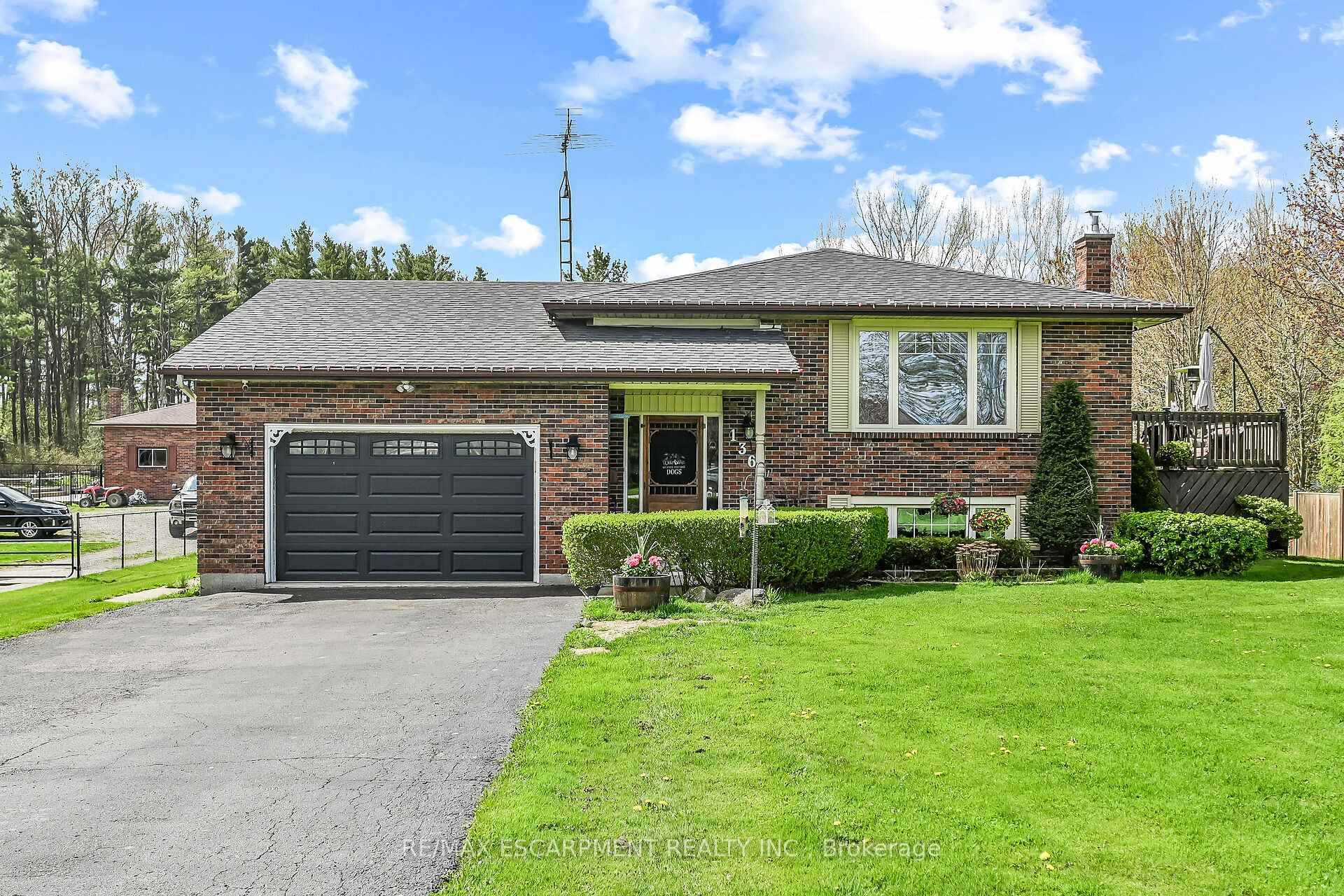 Immaculate raised ranch plus detached 32x24ft shop on 0.
