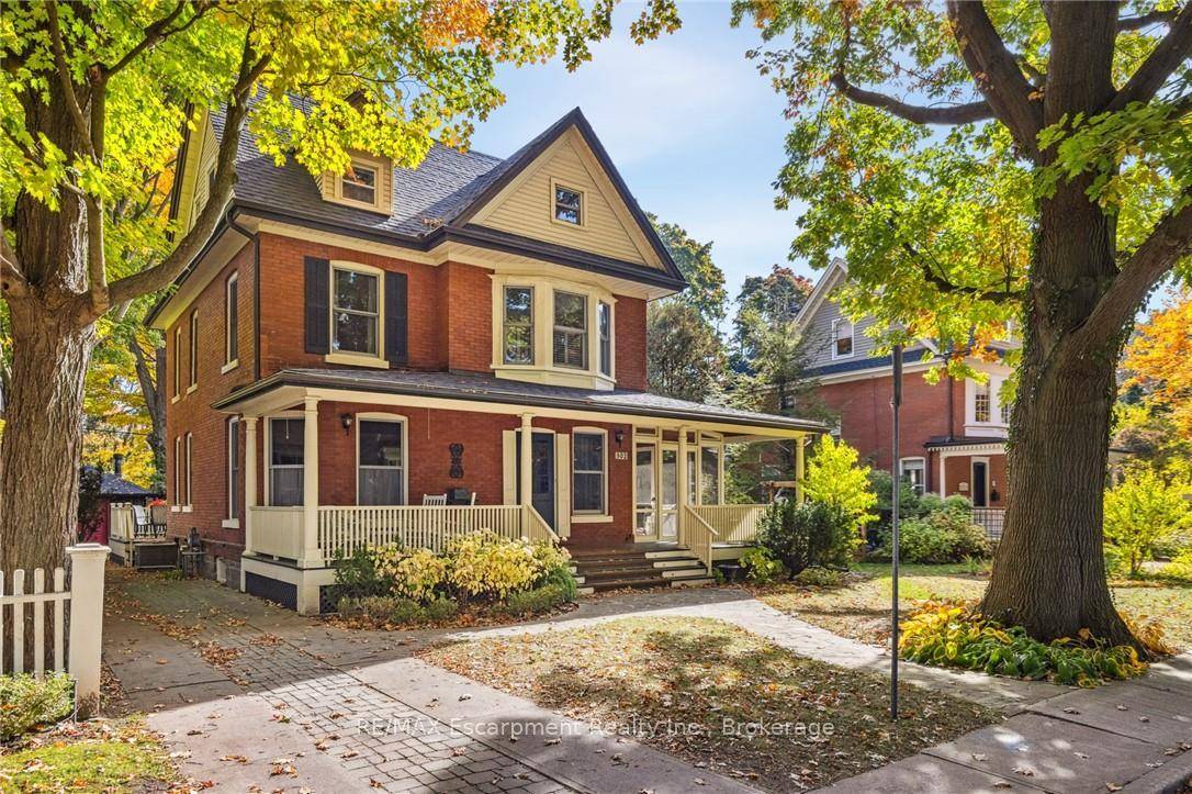 Welcome to 302 William Street in the heart of downtown Oakville.