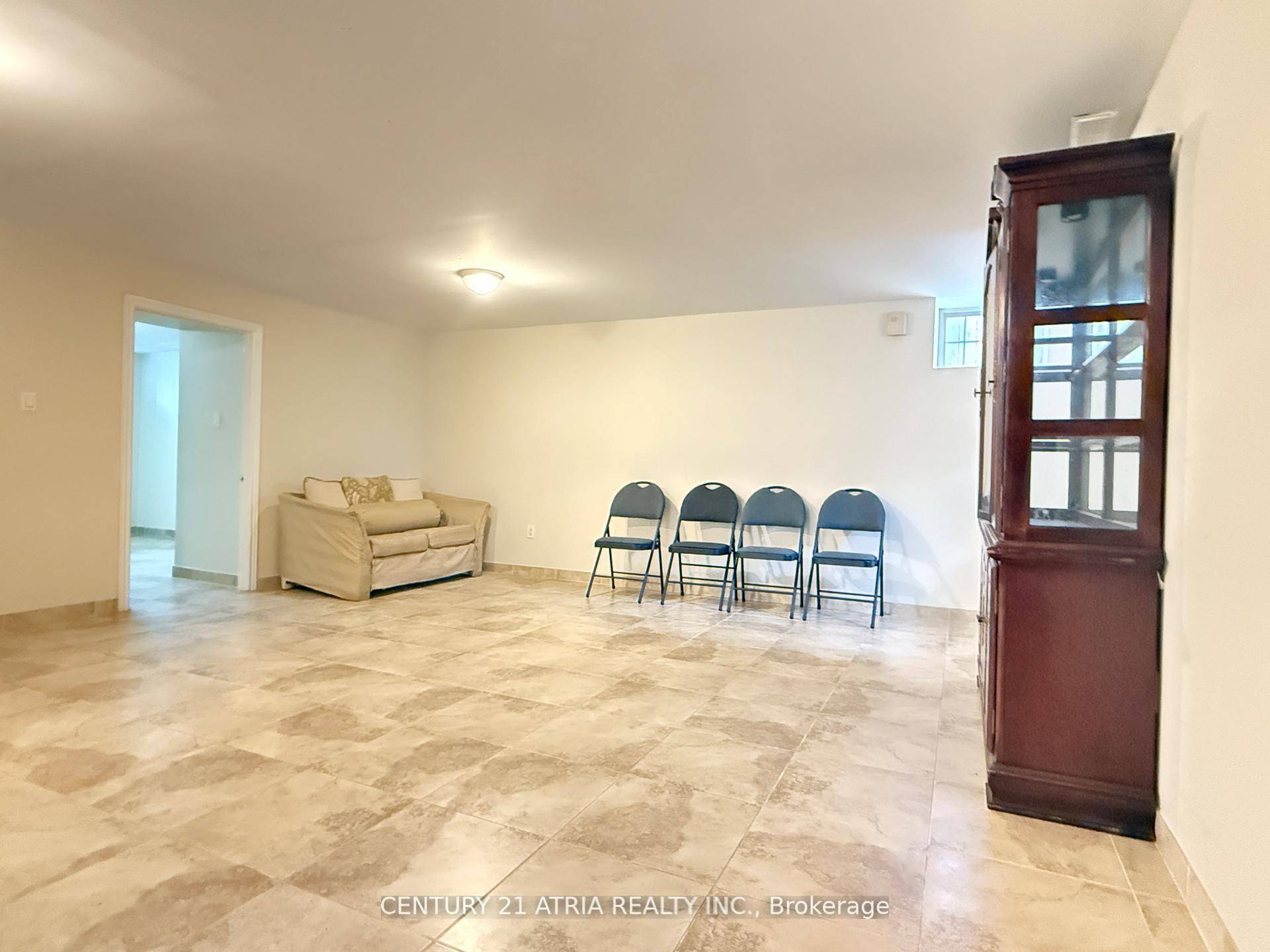 Legal Basement Apartment for Lease Large 2 Bedrooms Ideal for a Family or young professionalSpacious and well maintained basement unit featuring two large bedrooms and an expansiveliving room.