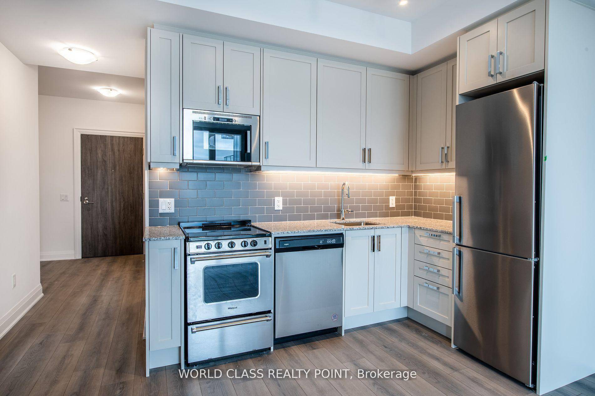 Gorgeous Luxury 1 Bed plus Den Suite with 2 Full Bathrooms, Parking and Locker.