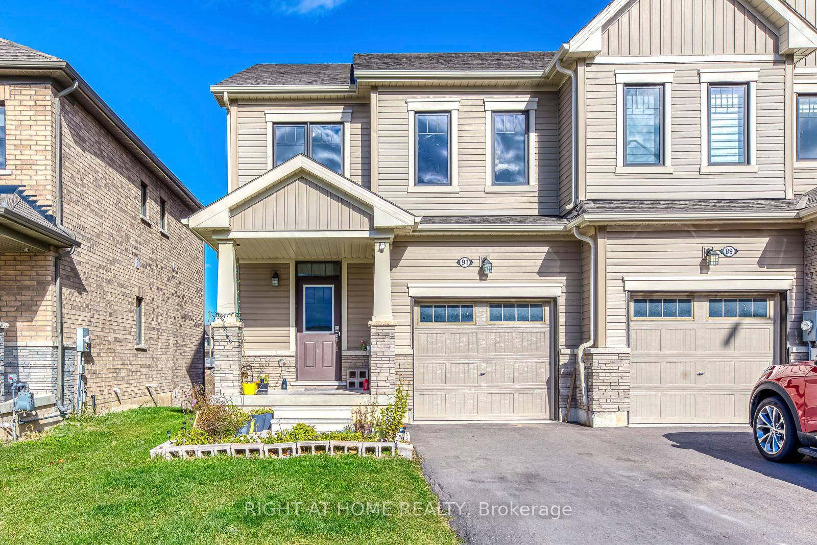 Welcome to this rare 3 Bed End unit townhouse a beautifully maintained home in the heart of Thorold.