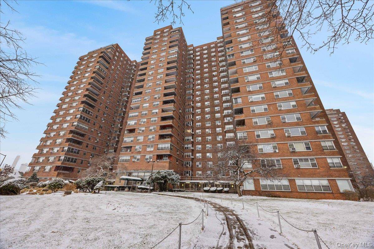 This spacious 1BR 1BA co op offers 800SF of living space with bright, open views.