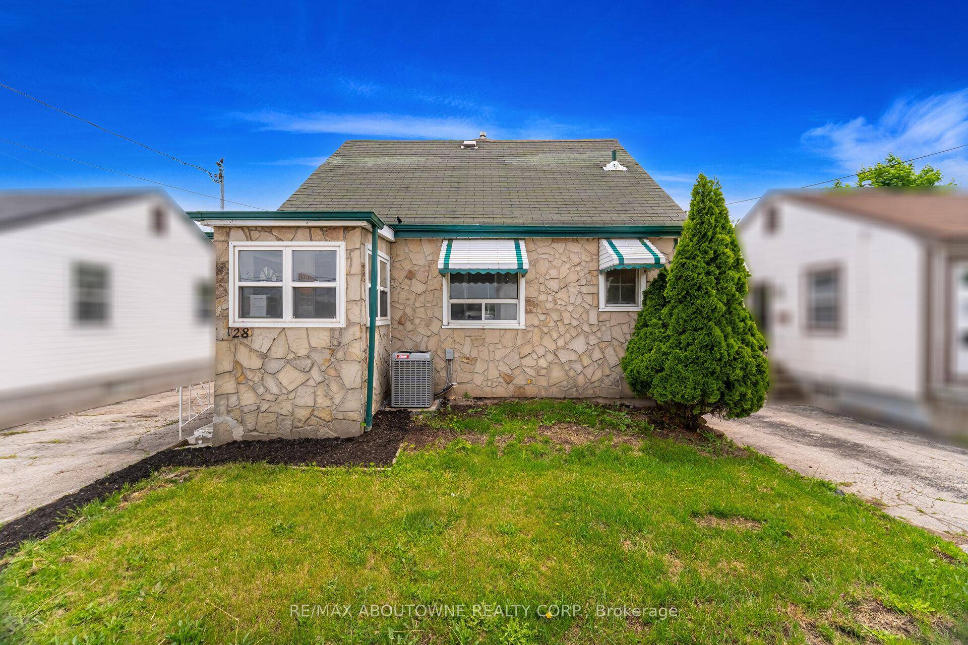 Welcome to 128 Cross Avenue, a beautifully updated two storey, 3 bedroom, 2 full bathroom detached home located in the vibrant heart of Oakville.