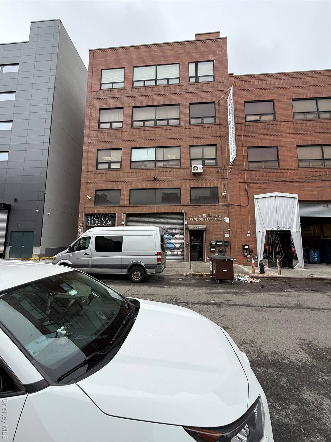 This entire private third floor space offers approximately 1, 880 square feet for 5, 000 per month.