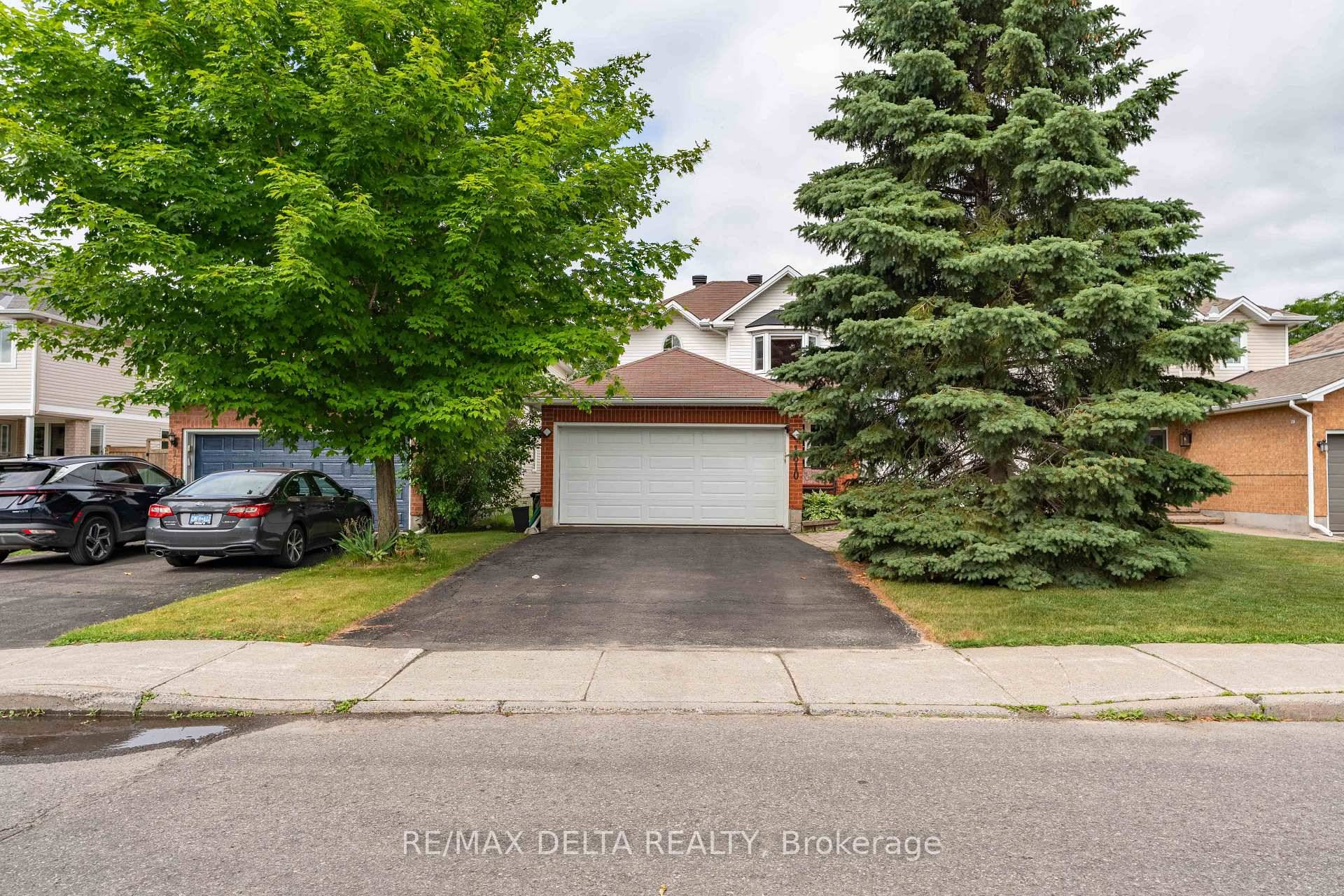 NO REAR NEIGHBOURS ! Backing onto beautiful Varennes Park, this Ashcroft Franklin Model is the perfect family home in the heart of Orle ans.