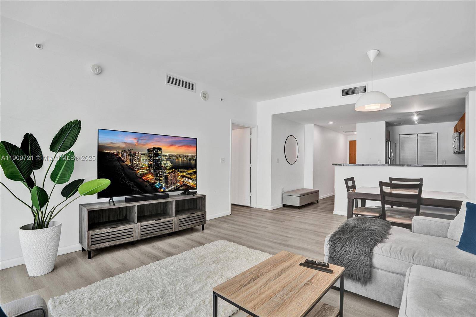 Discover urban living at its finest in this stylish 1 bed, 1 bath condo located in the heart of Downtown Miami in Vizcayne South Tower.