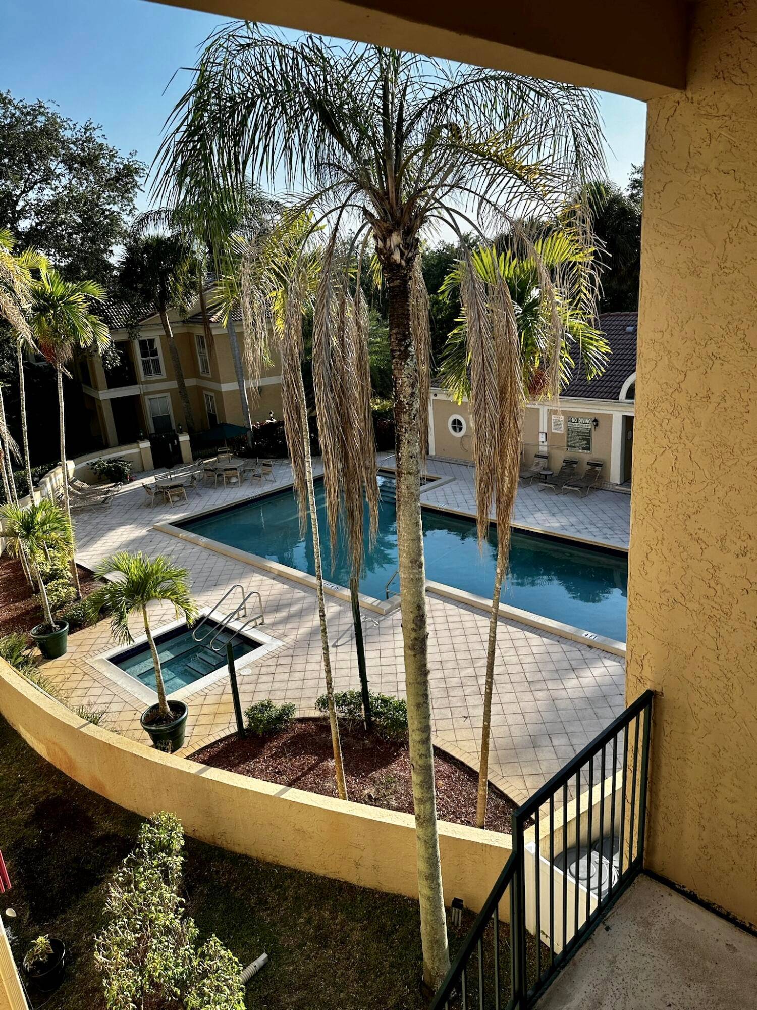 Explore the possibilities with this inviting 2 2 condo at Savannah Riverside Condo, showcasing a comfortable layout and modern amenities.
