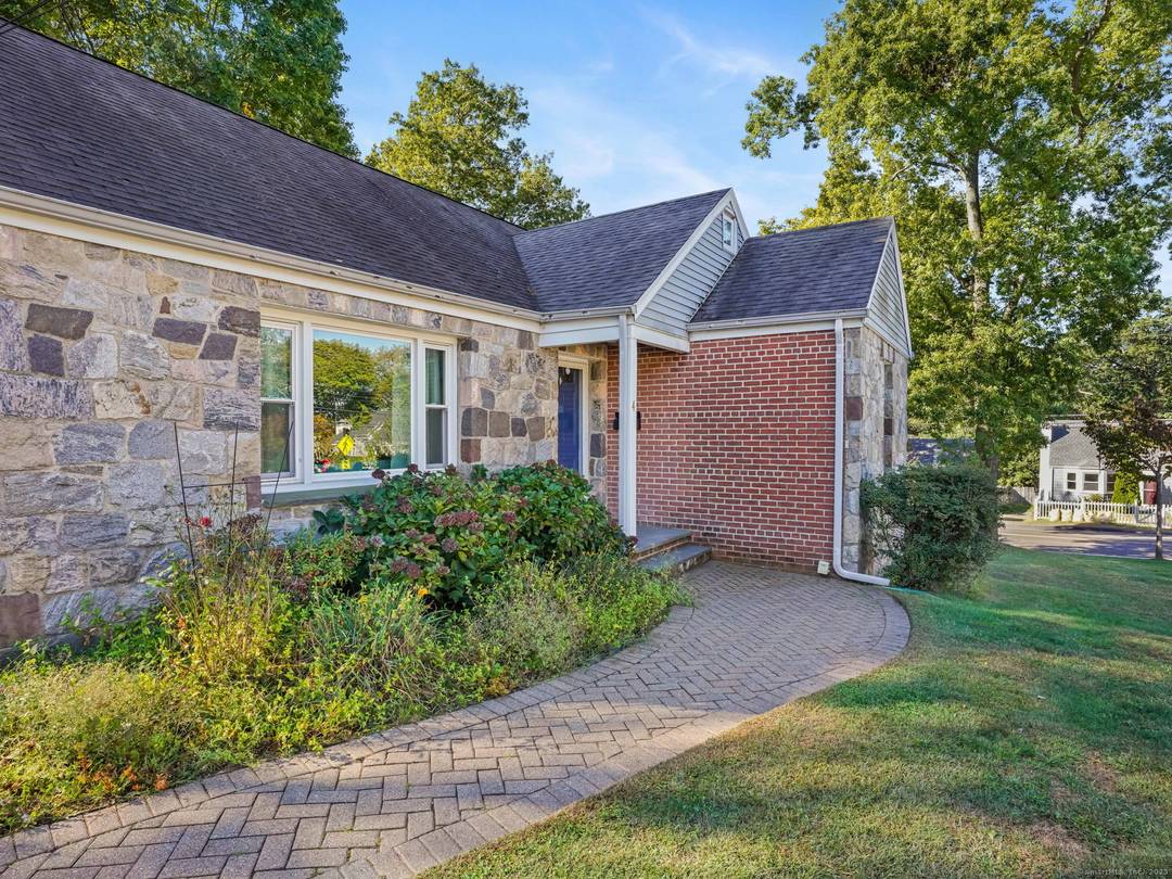 Discover classic character in this wonderfully maintained 3 bed, 1.