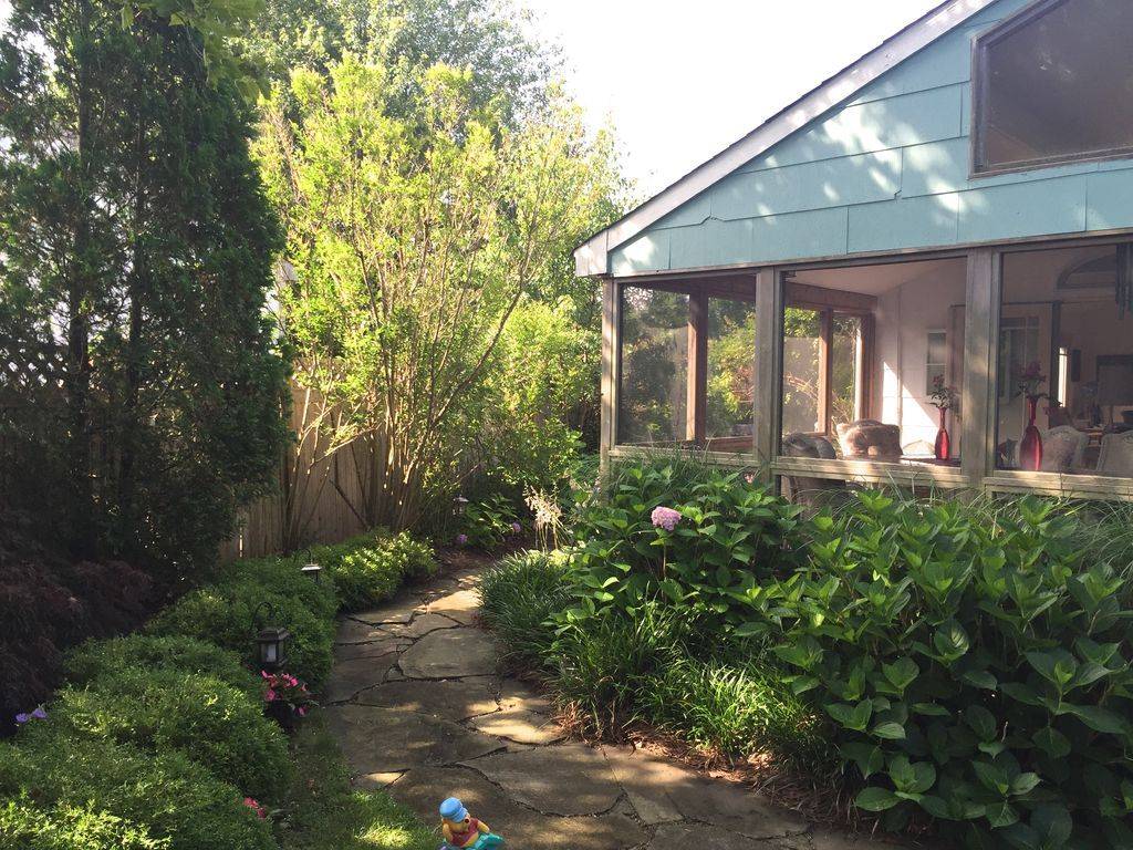 Easy drive to South & East Hampton, North Fork