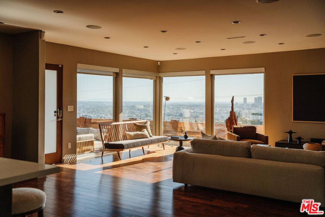 8559   Hollywood Blvd 3BR Sunset Strip La