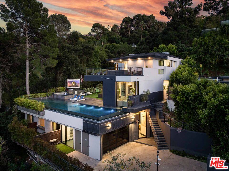 3712   Broadlawn Dr 6BR Hollywood Hills East La