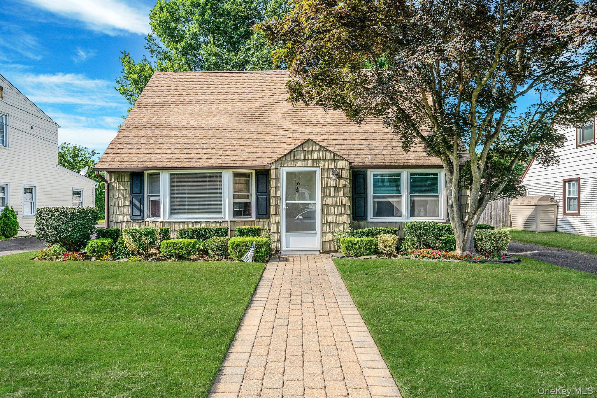Cape in Desirable Hicksville Location with Endless Potential.