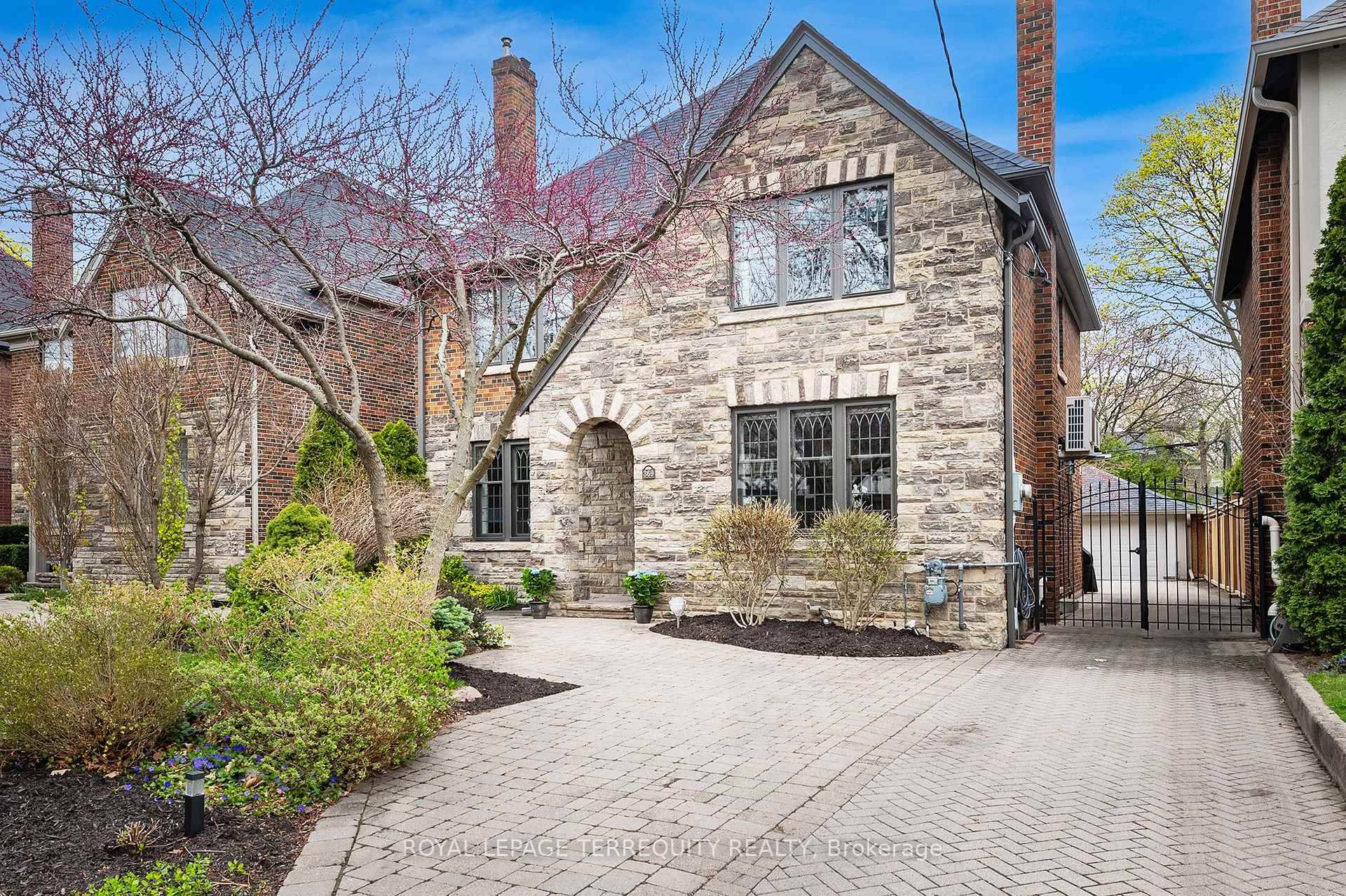 Quintessential The Kingsway built by Home Smith.