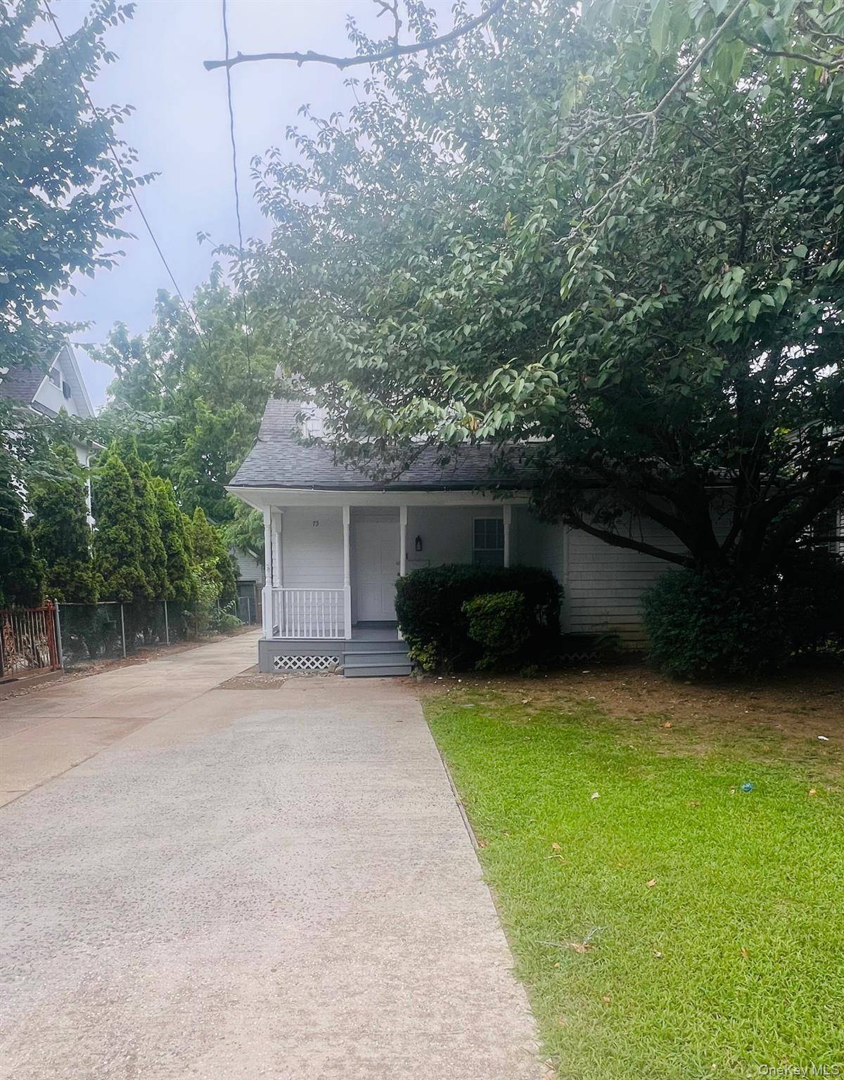 Charming Cape Cod in the Heart of Cedarhurst Centrally located in a prime Cedarhurst neighborhood, this cozy Cape Cod home offers 3 bedrooms and 1.