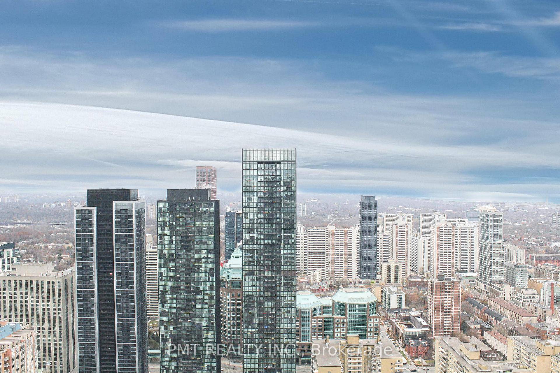Experience luxury living in this stunning 1 bedroom den upper penthouse, featuring soaring 10 foot ceilings and expansive floor to ceiling windows that flood the space with natural light.