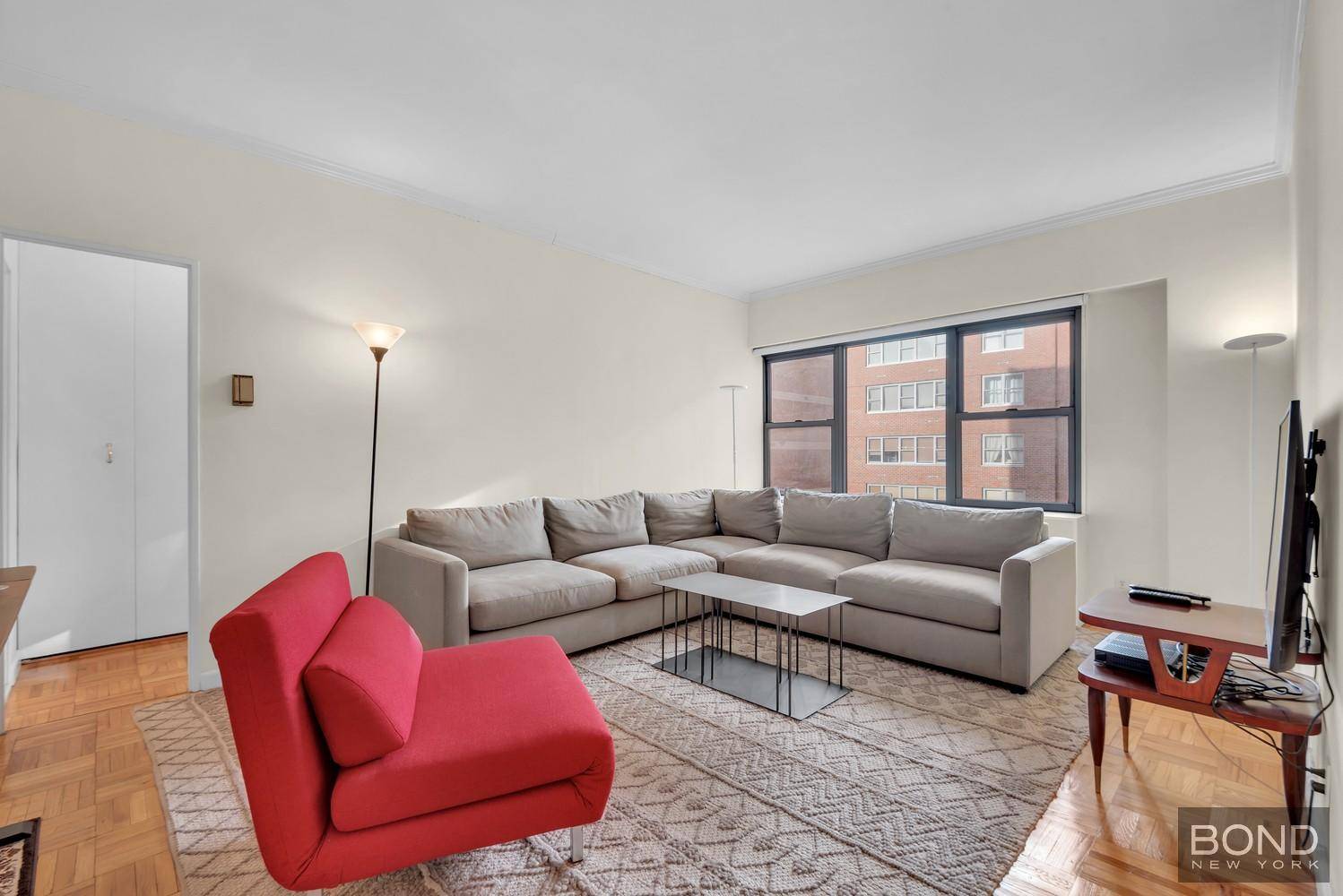 1BR with the LOWEST monthly maintenance of 727 which also includes electric gas.