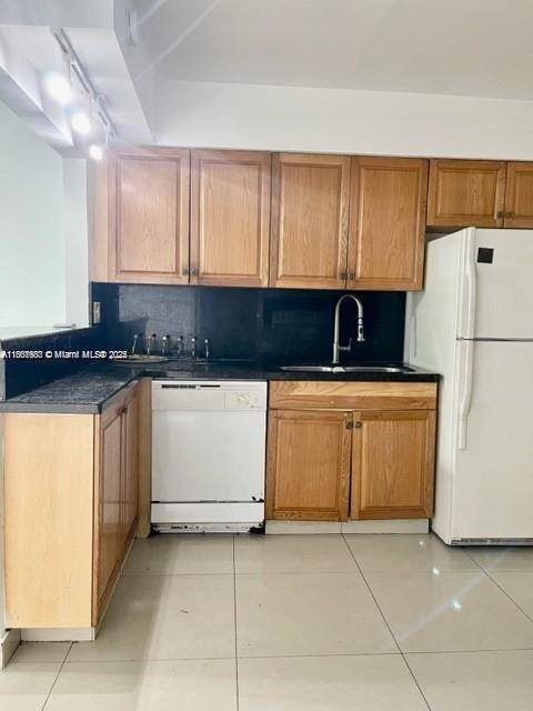 DUPLEX IN HALLANDALE BEACH !