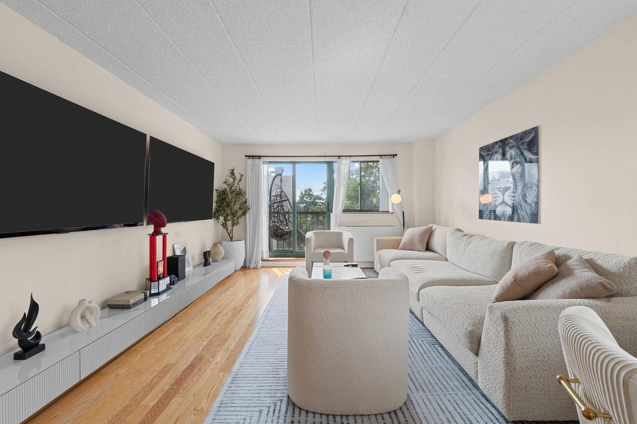 Exquisite Condo for Sale !