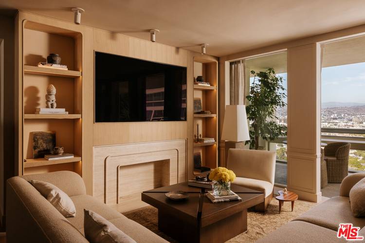 2220   Avenue Of The Stars 2BR Beverlywood La