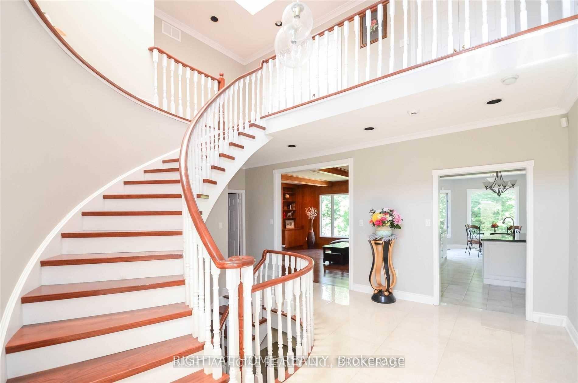 Gorgeous 4 Ensuites Custom Home On Premium Table Land Ravine Lot Located In The Remarkable Bayview Village Among Finest Homes In The Area.