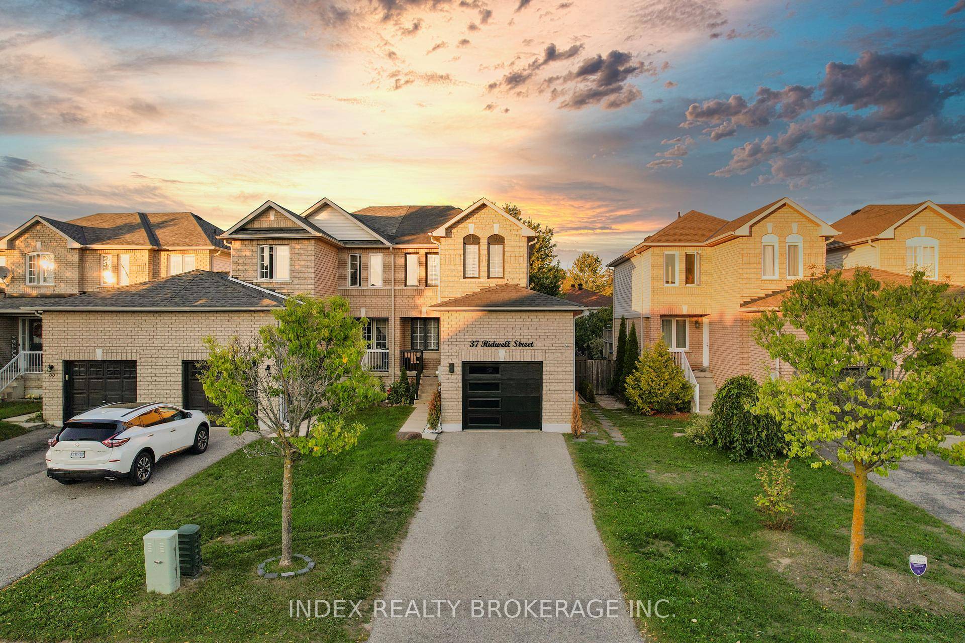 Welcome to this Beautifully upgraded 3 1 bedroom end unit townhouse in Barrie's highly sought after Edgehill community.