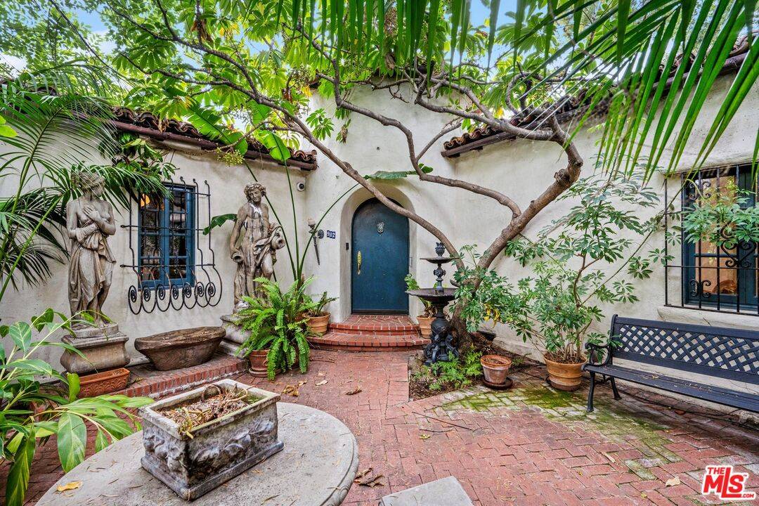 902 S Highland Ave 2BR Hancock Park La