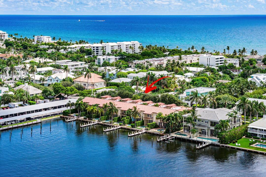 A true haven for boating enthusiasts, this Beach Area townhome offers 30 feet of direct Intracoastal frontage and a 40 foot dock accommodating vessels up to 55 feet.