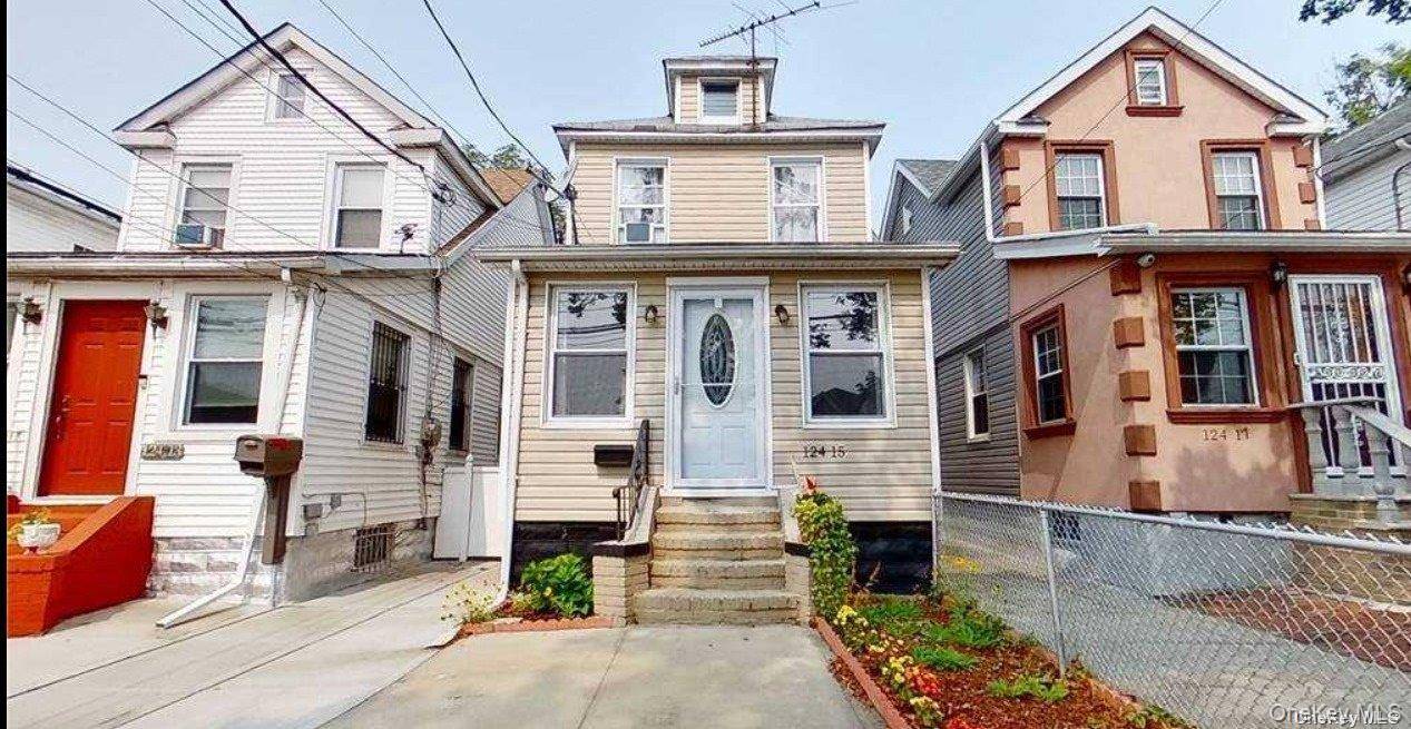 This cozy single family home is move in ready and beautifully maintained.