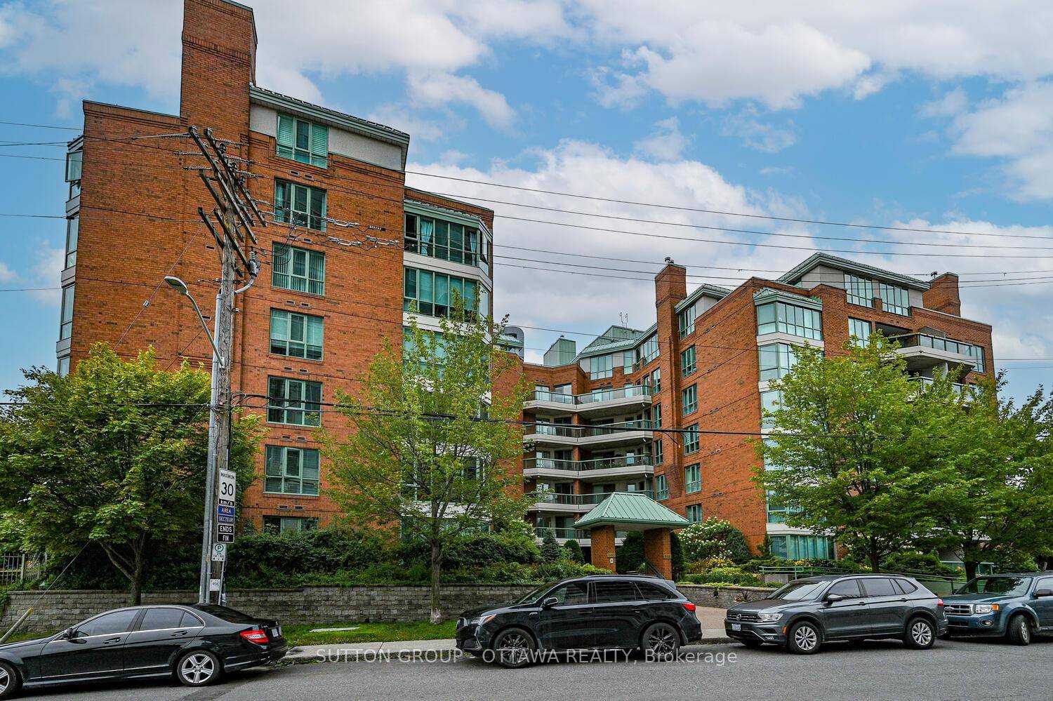 Welcome to 550 Cambridge, where convenience meets comfort in the heart of Ottawa.