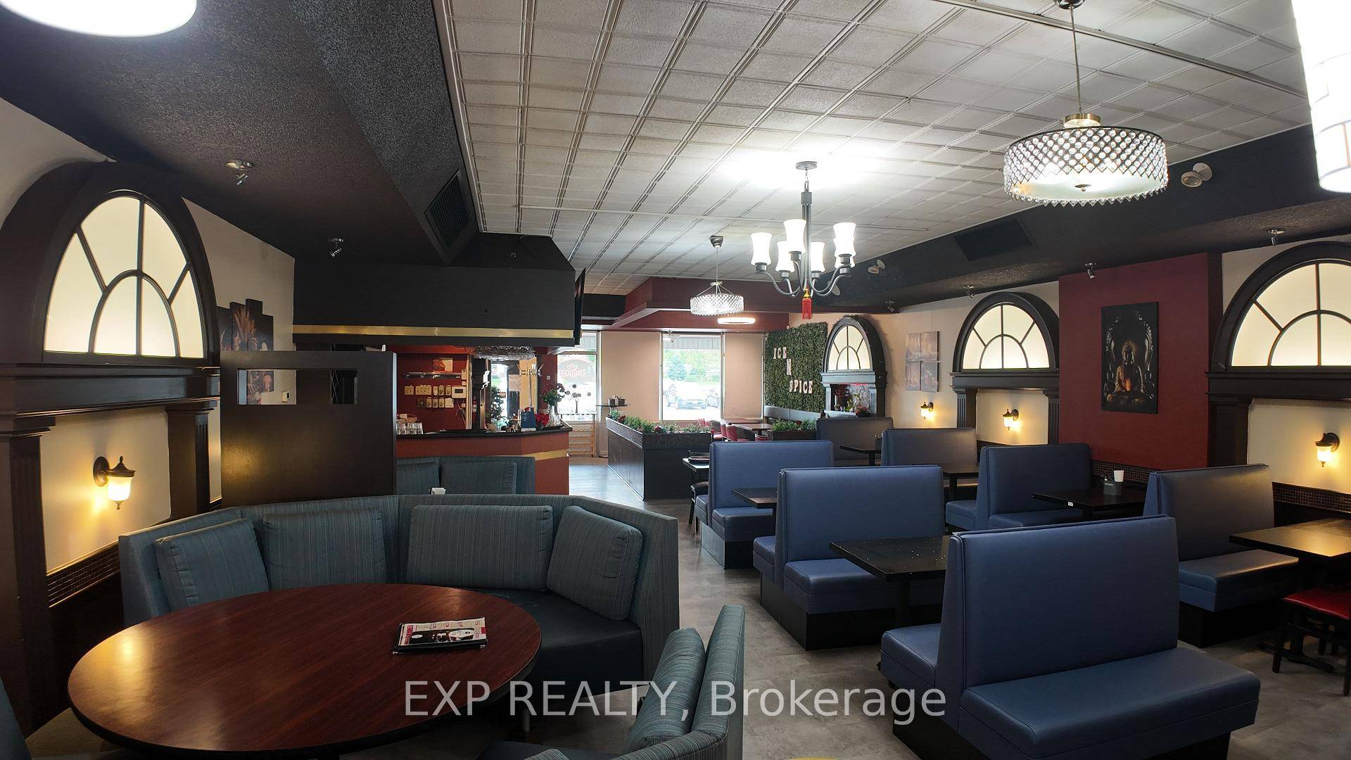 This fully renovated, well established restaurant in a prime Port Credit location offers a fantastic opportunity to own a turnkey business with a liquor license for 100 seats.