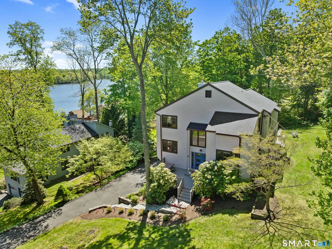 EXQUISITE MAMANASCO LAKE LIVING w WATER VIEWS VALUABLE UPDATES !