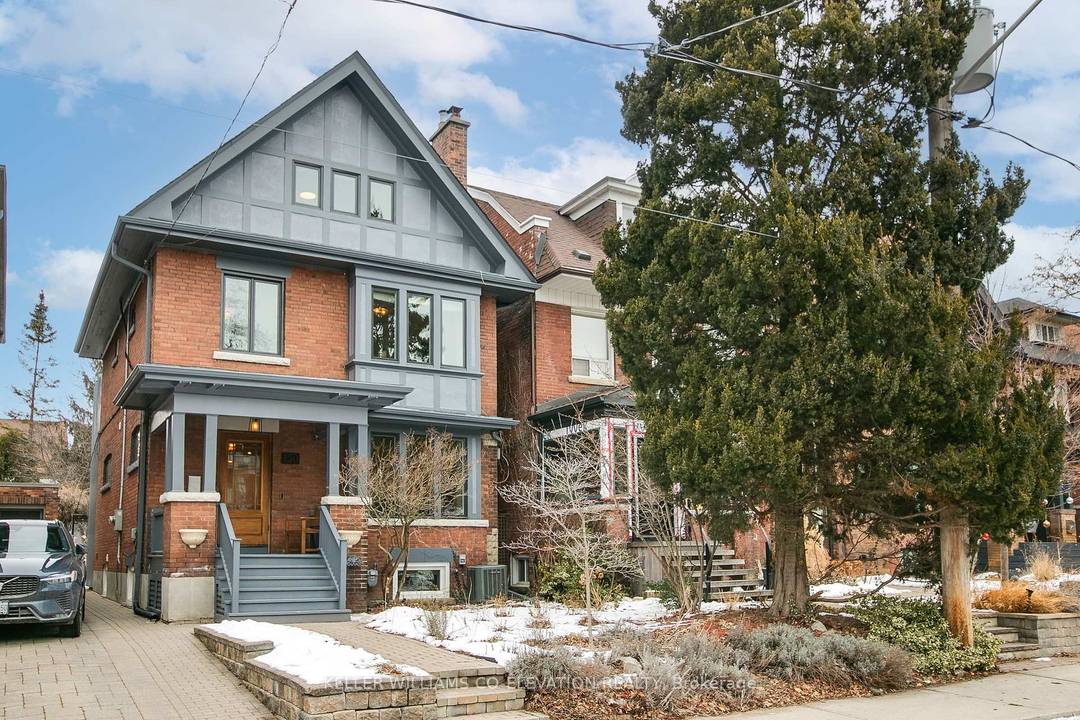 Discover this standout Roncesvalles home thats ready to impress.