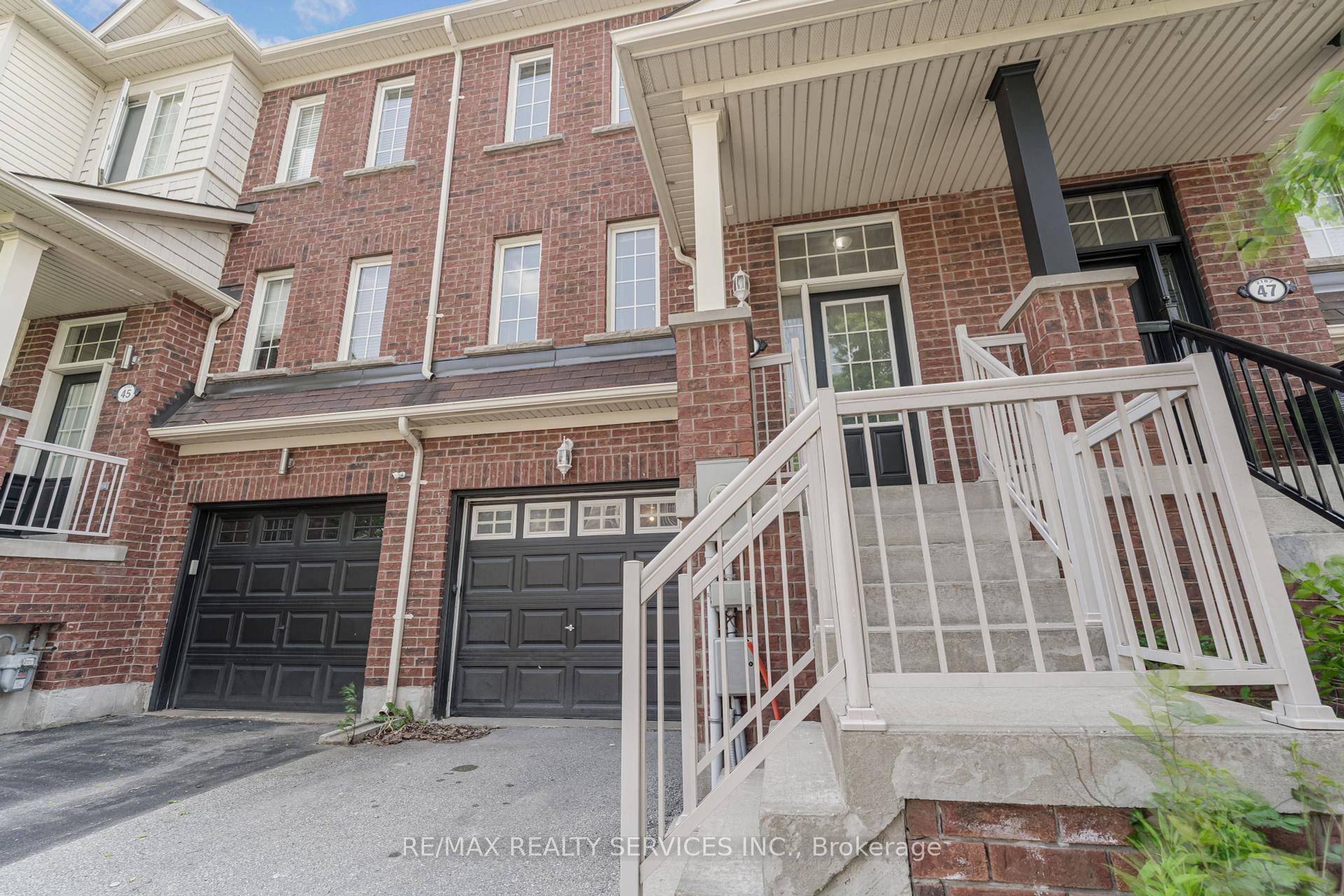 Welcome to Oakville's most sought after neighborhoods.