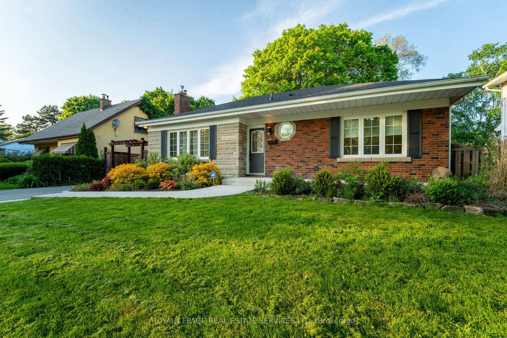 Well Appointed Brick amp ; Stone Bungalow Beauty In High Demand Area Of Aldershot.