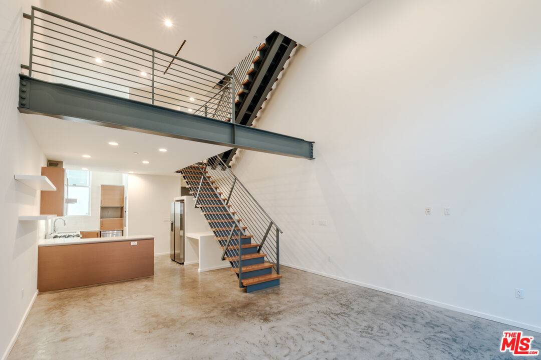 1220 N Orange Grove Ave 2BR Hollywood Hills East La