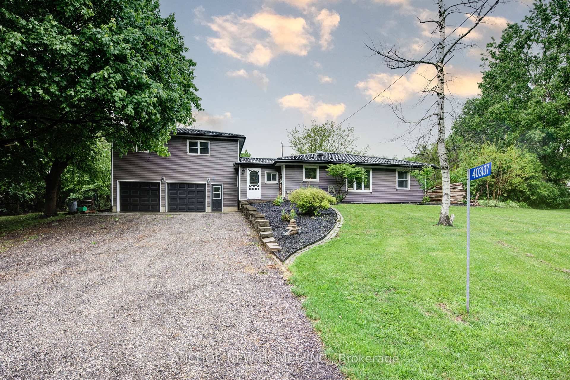 Rare 2. 6 Acre Country Oasis Minutes to 401, Move In Ready !